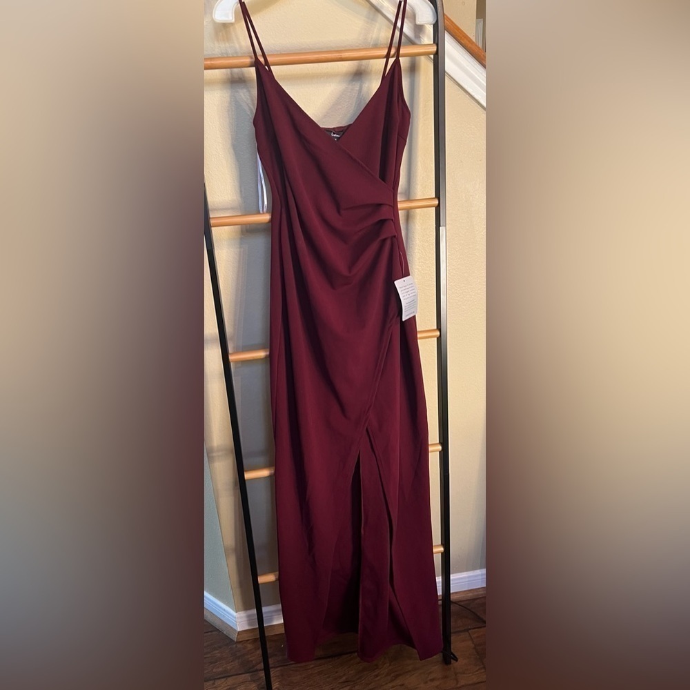 New ▶️ Lulu’s ◀️ Burgundy Ruched Maxi Dress with Slit. Medium - Picture 11 of 14